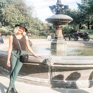 Meet your Posher, Laura